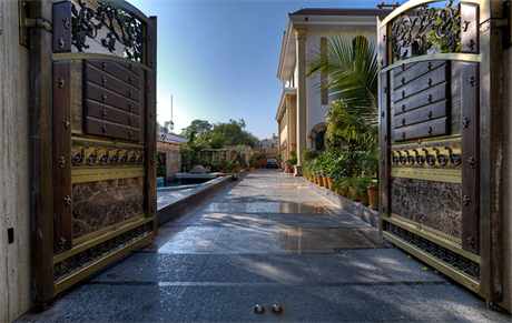Motison Bungalow Gate